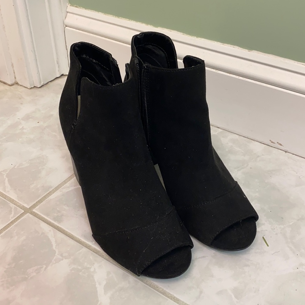 APT. 9 Black peep toe heeled booties